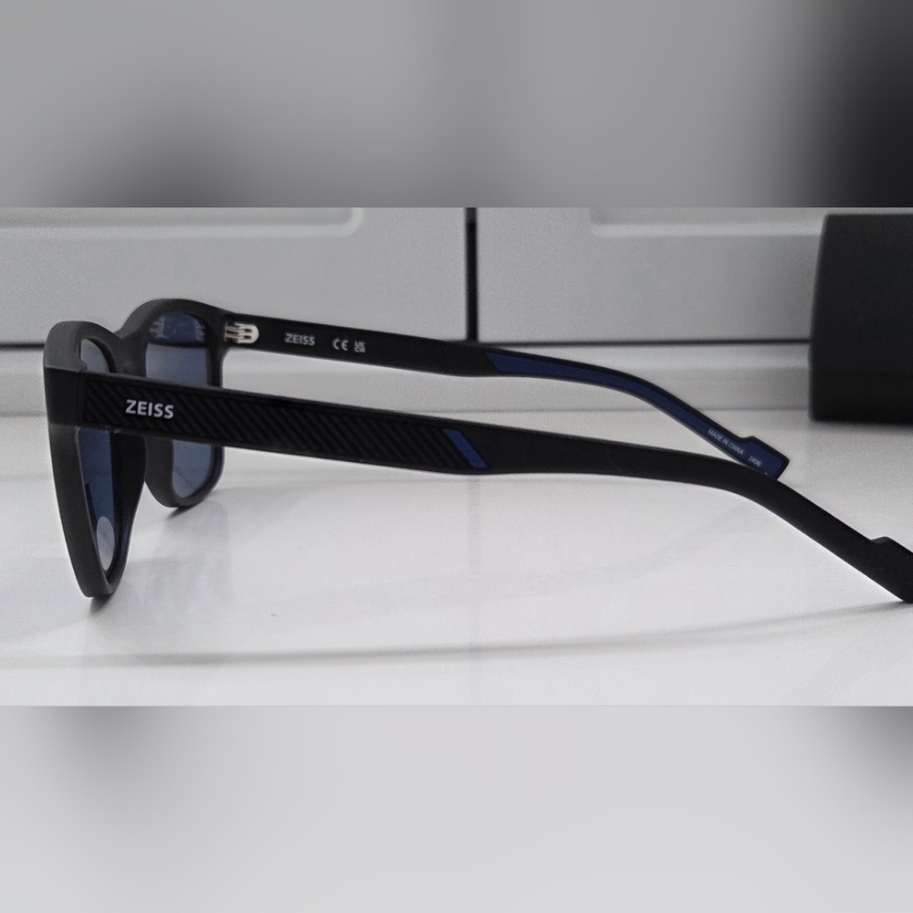 Zeiss LightPro Polarized Sunglasses Black Blue Lens NWT w/ Case - Picture 4 of 11
